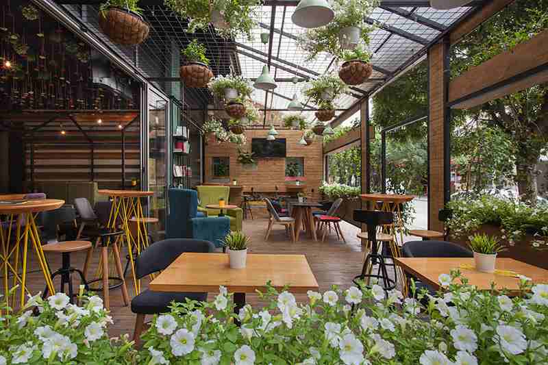 Cách thiết kế nội thất quán cà phê sân vườn đẹp